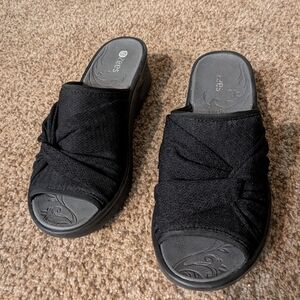 Bzees Black Women's Slide Sandals